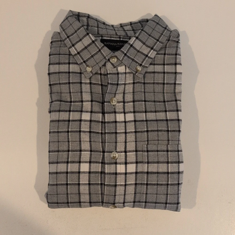 Banana Republic Men's Medium Untucked Slim Fit Long Sleeve Button Down Shirt